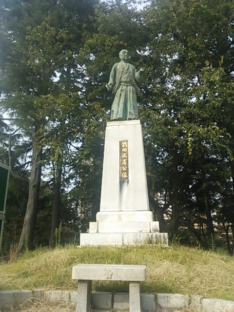 20131103_前田正甫公像