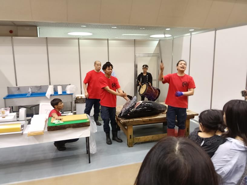 20251004_ろうきんフェスタ　マグロ解体ショー