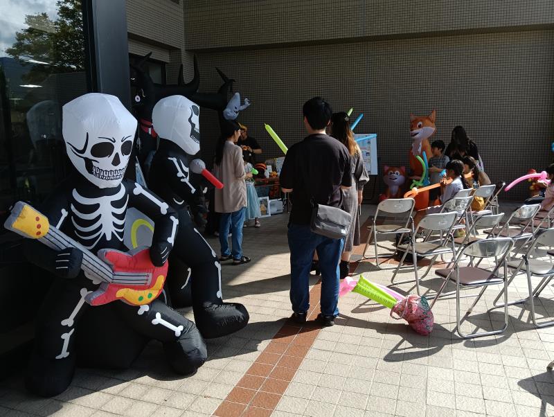 20251012_北陸大学 北大祭 ぶんちゃんバルーンショー