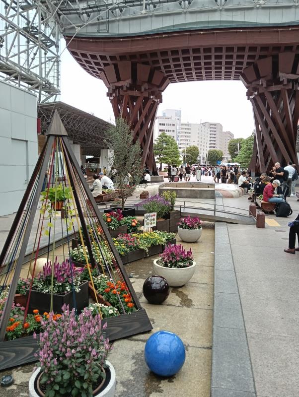 20251018_金沢駅東広場
