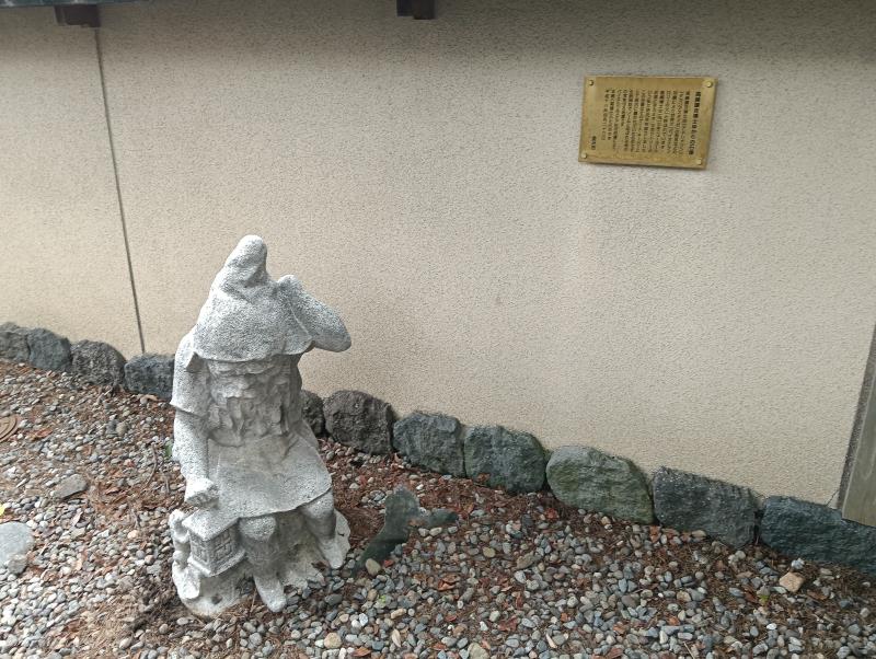 20251019_高峰譲吉ゆかりの石像